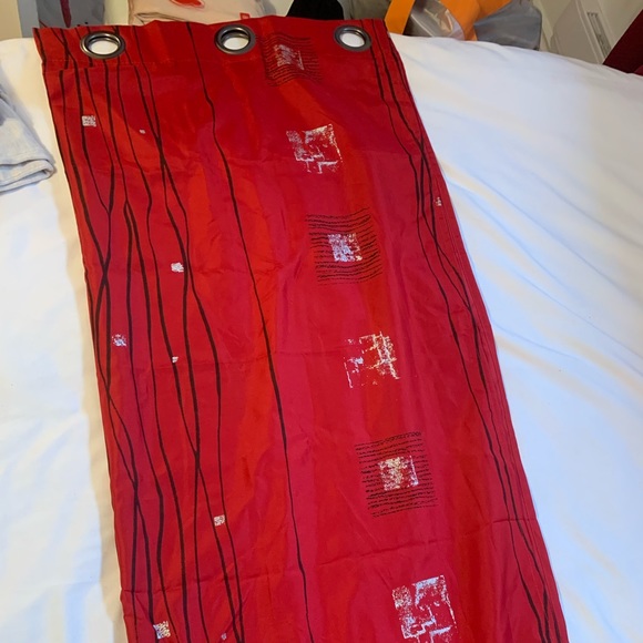 Red orientale style exotic pattern curtains - Picture 4 of 5